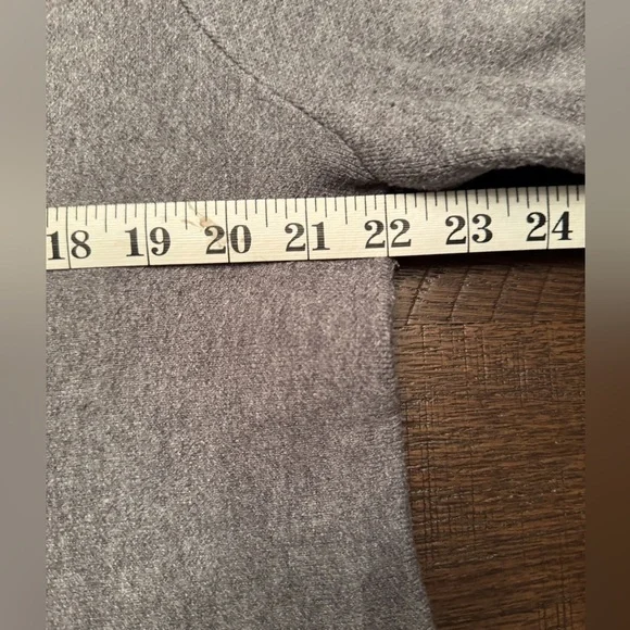 Tahari sweater - Picture 5 of 6